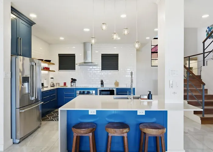 Penthouse, Private Patio, Bbq Grill & Club Apartment