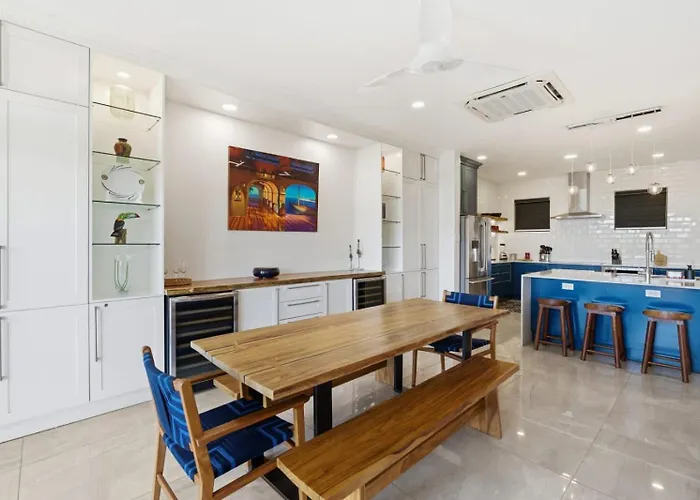 Penthouse, Private Patio, Bbq Grill & Club Apartment *